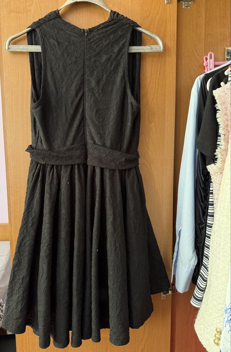 Рокля-черна,къса