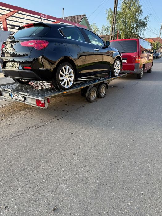 Vând Alfa Romeo Giuletta