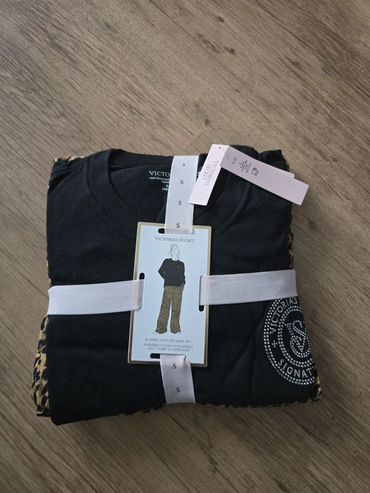 Pijama Victoria's Secret Noua, marime S