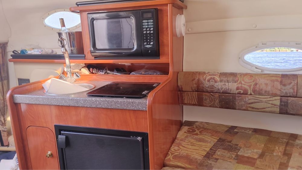 Barcă Rinker Fiesta 300CP | Motor Volvo Penta 5.0