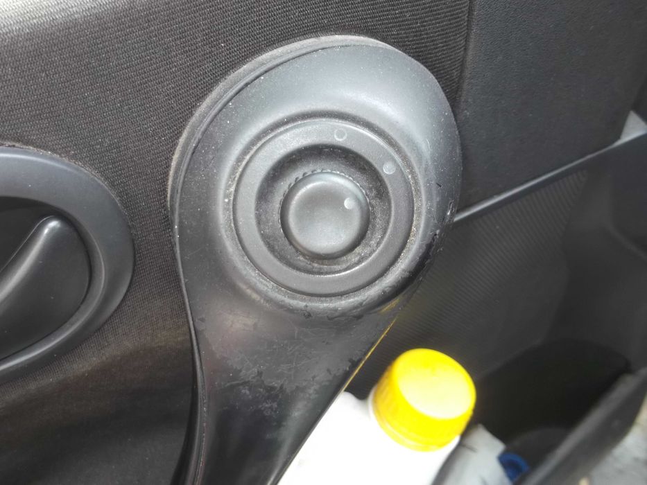 Копче за ел.огледала на Рено Меган 2005 год.