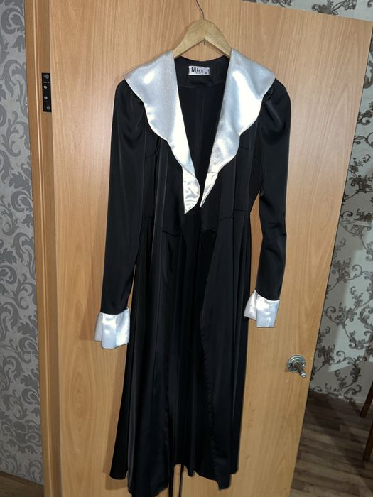 Вечернее атласное платье