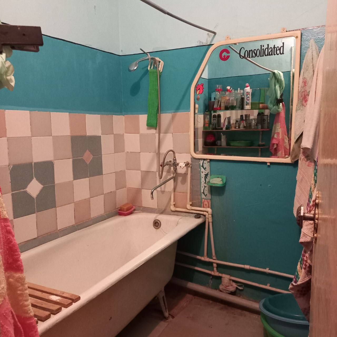 Продаётся Сергели4 четырёхкомнатная квартира на пятом этаже не торцева
