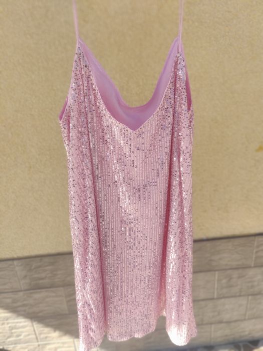 Rochie cu paiete roz