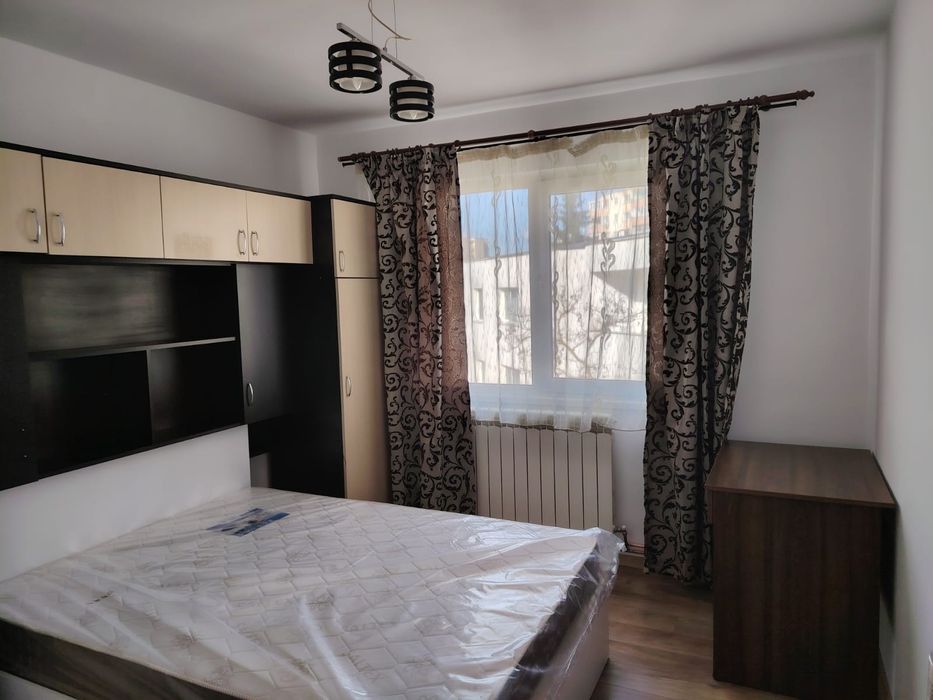 Apartament 3 camere de închiriat
