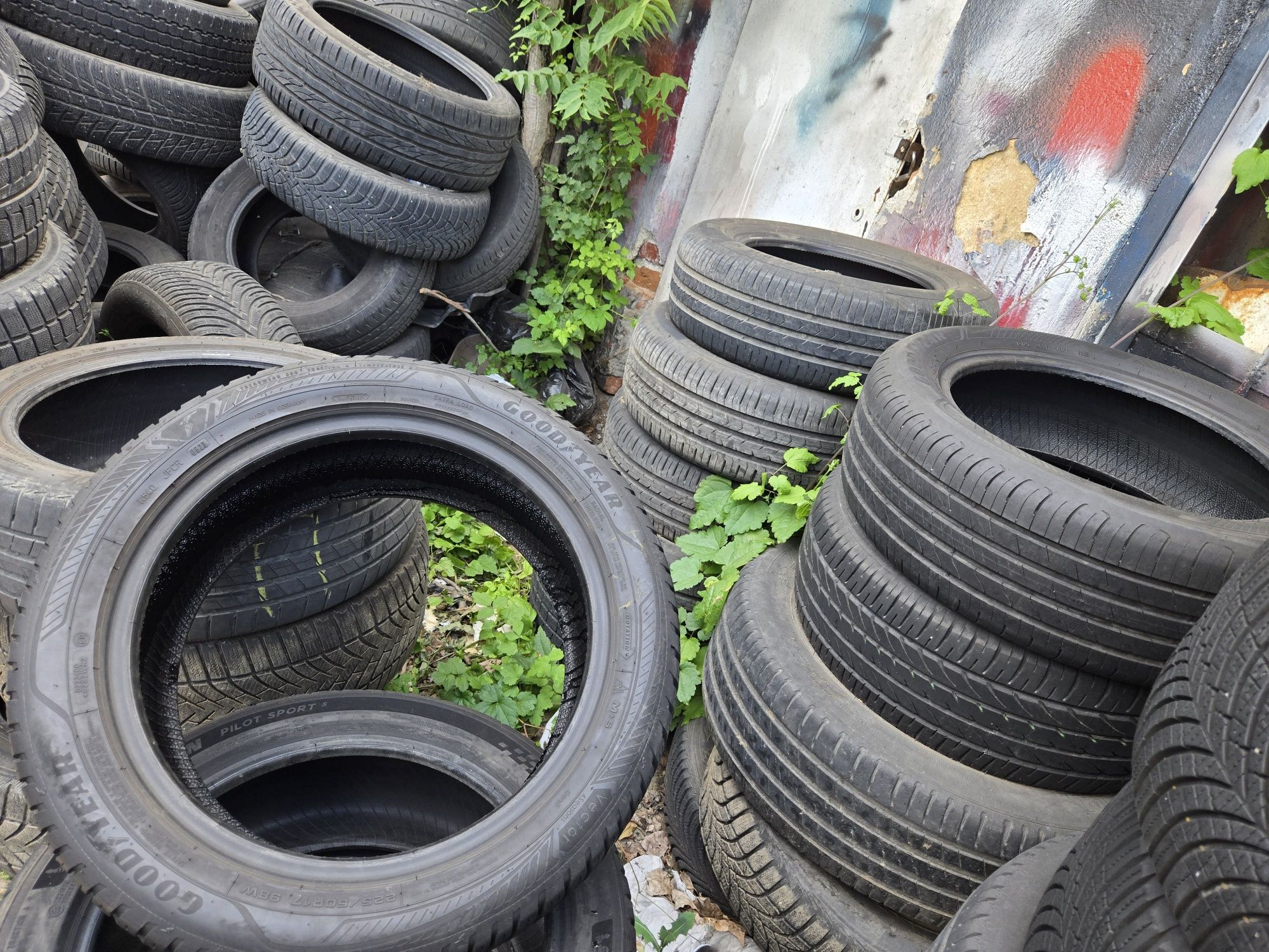 4бр. 225 50 17 Goodyear всесезонни.