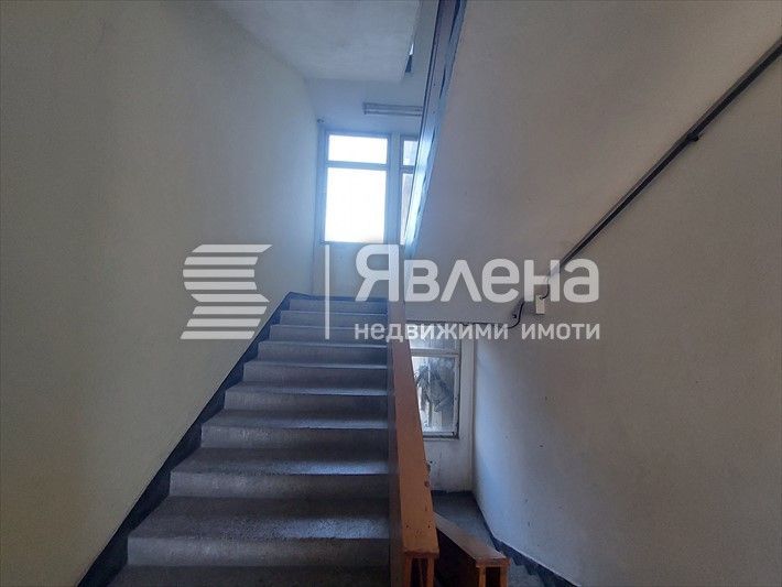 Трети етаж от административно-производствена сграда