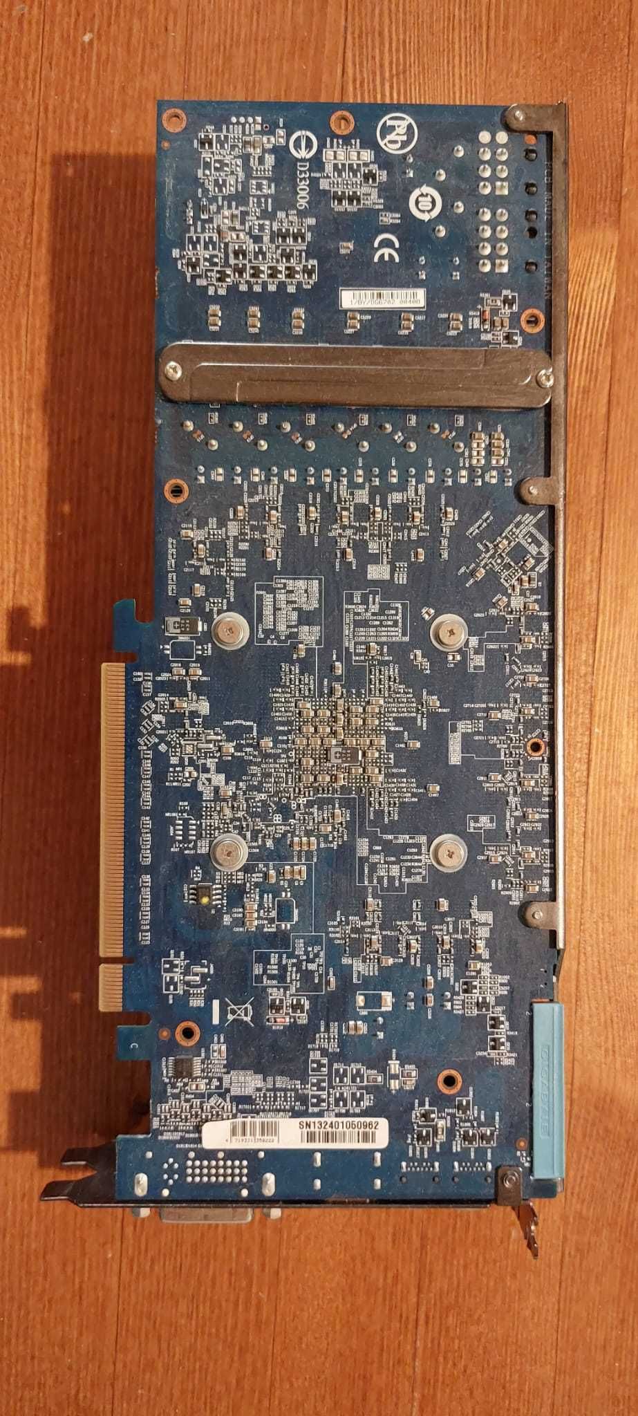 Gigabyte GV-R795WF3-3GD placa video