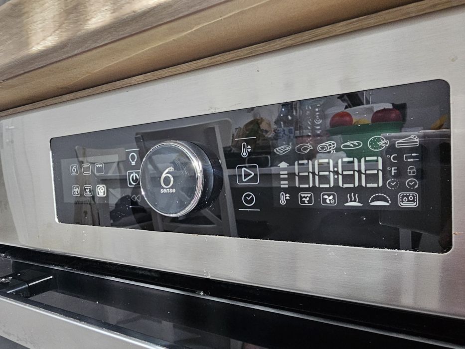 Pachet Plita  si Cuptor incorporabile Whirlpool 6th sense ecran tactil