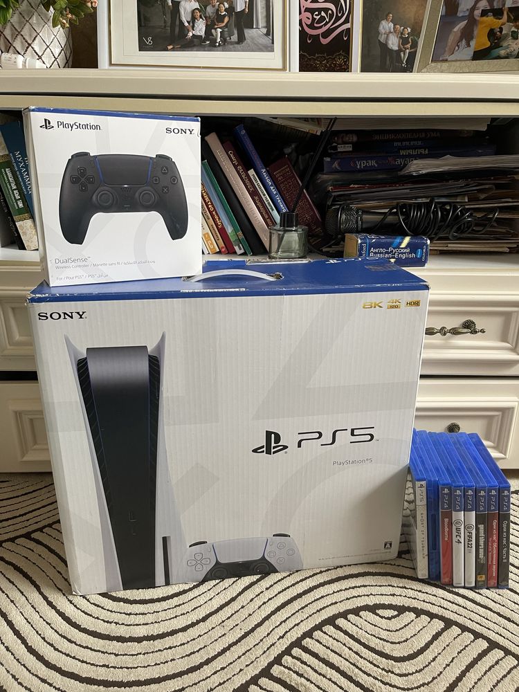 Продаю Playstation 5 с дисководом+ 2 джойстика + 8 игр