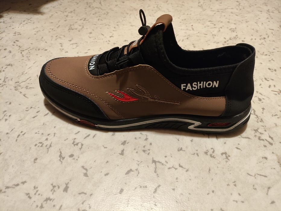 Продам новые кроссовки 42 размер