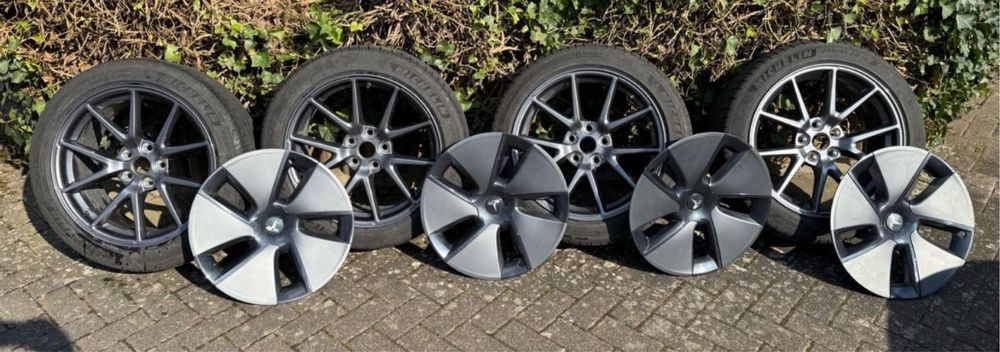 Set complet cauciucuri iarna+ jante originale Tesla Model 3