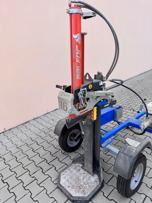 Despicator-Crapator lemn hidraulic 16 Tone Balfor