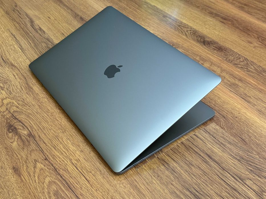 15' Apple MacBook Pro Mid 2017 16GB RAM/512GB SSD/Radeon 555/Бат 6ч