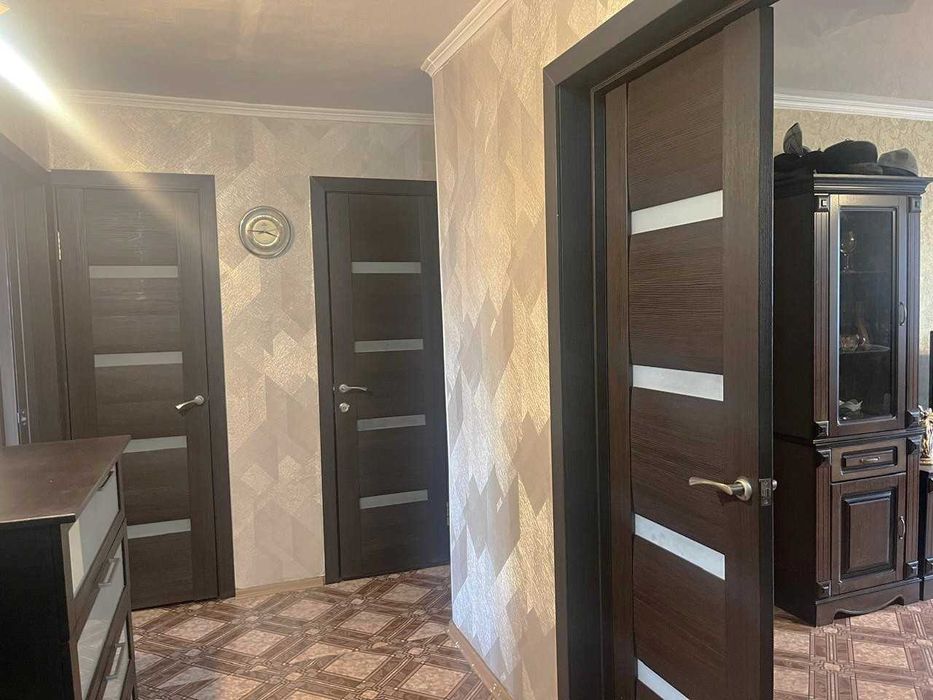 Комнаты раздельные. Дом кирпич. 4 этаж 18 микрорайон