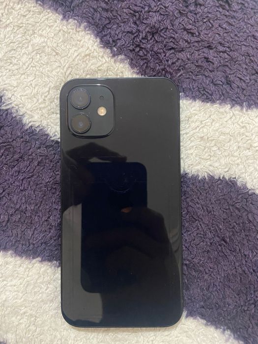 Айфон 12 чёрного цвета