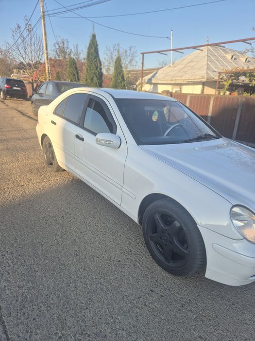 Vând Mercedes c class 180