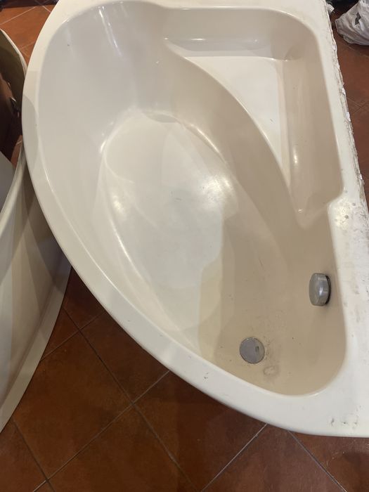 Cada pe semirotund 150/100 cm - chiuveta cu pocior - wc bazin ceramic