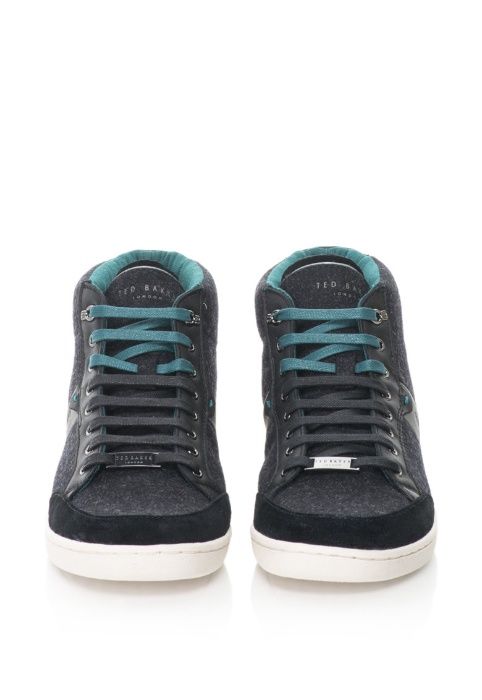 Продавам спортни обувки Ted Baker