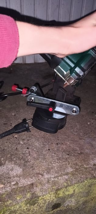 Mașină de ascuțit lanțul de drujbă