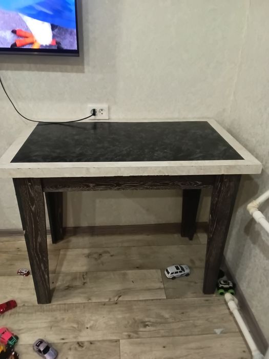 Продам кухонный стол!