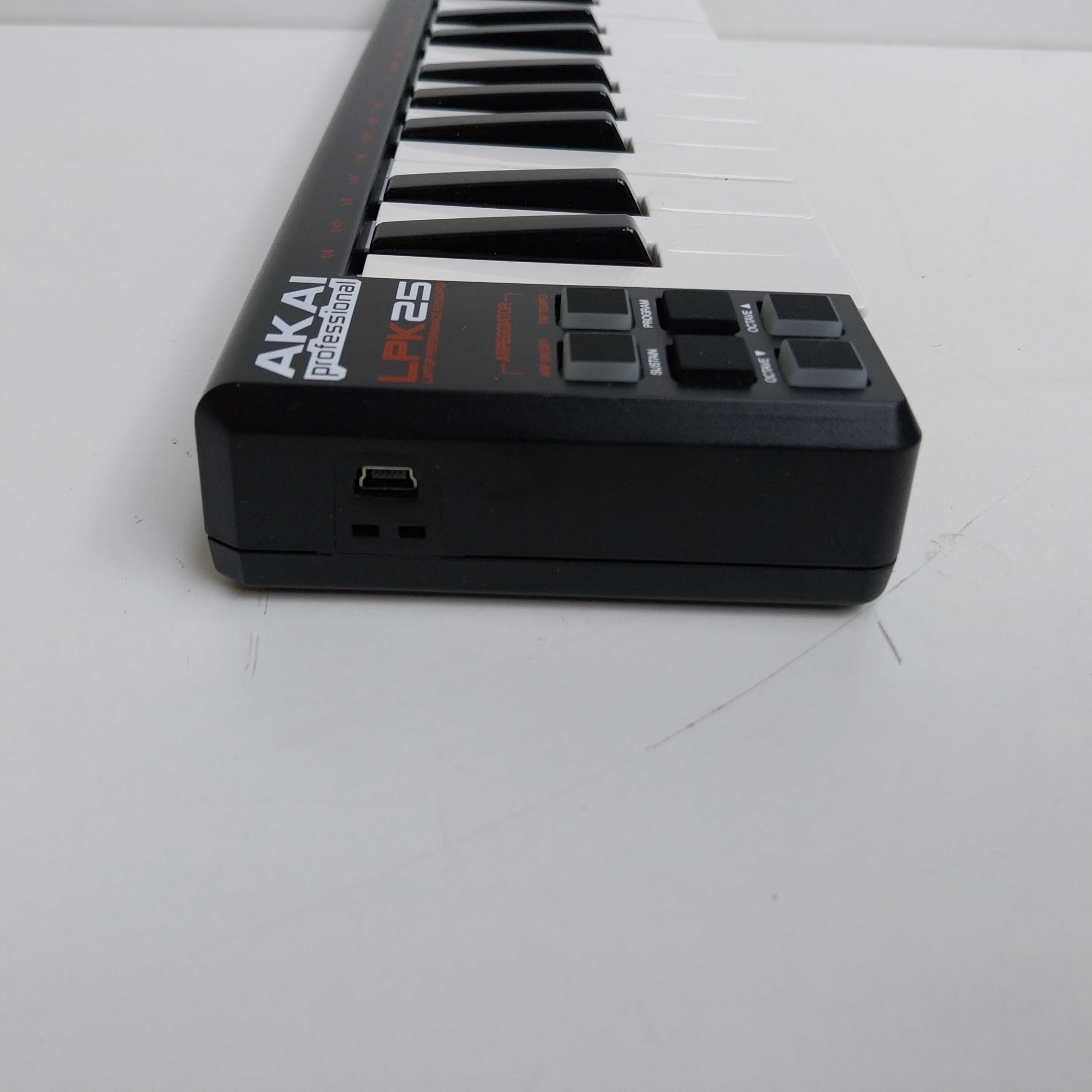 НАЙ ДОБРАТА ОФЕРТА AKAI Professional LPK25 Laptop Keyboard Controller