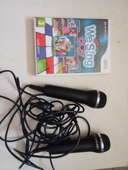 2 microfoane și un joc Nintendo Wii 60 lei tot