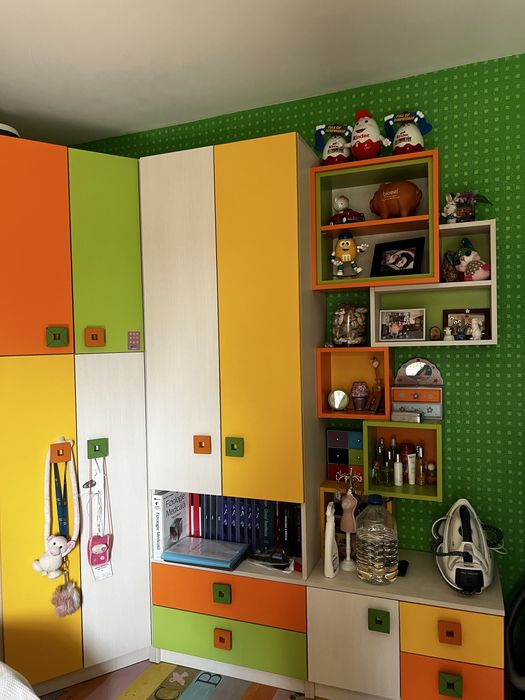 Vand mobila de dormitor pentru fetite