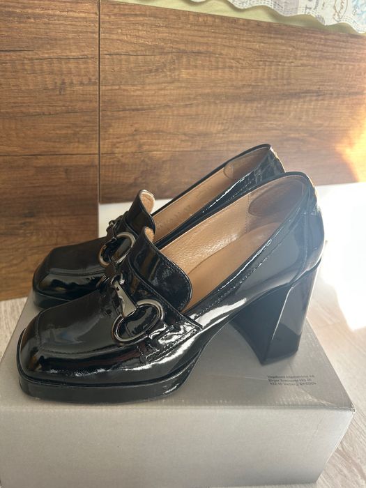 Обувки с дебел ток