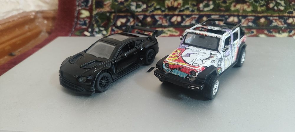 Продам машинки железные.