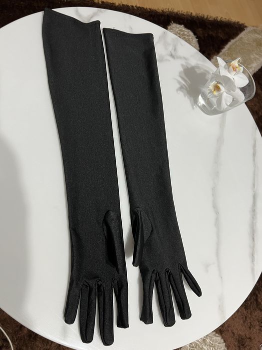 Manusi lungi potrivite pentru tinutele de gala