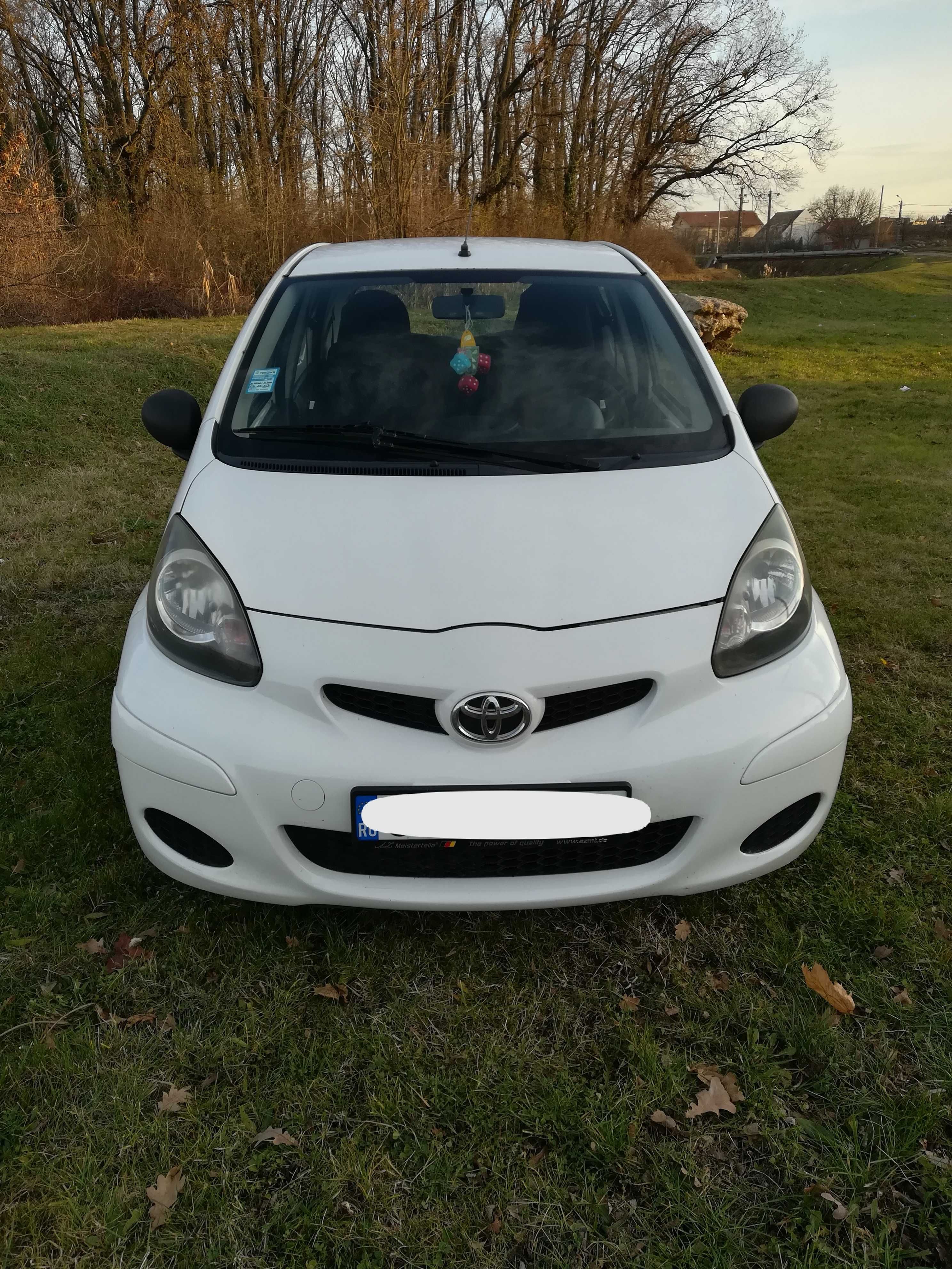 Autoturism Toyota Aygo alb