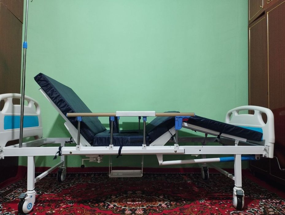 Кровать с функцией подъемама для лежачих.