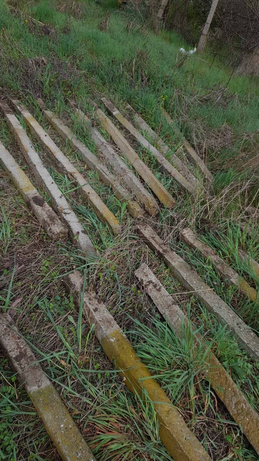 Продавам железни тръби и колове