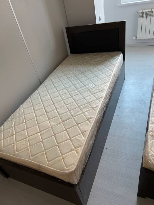 Кравать с матрасом новая