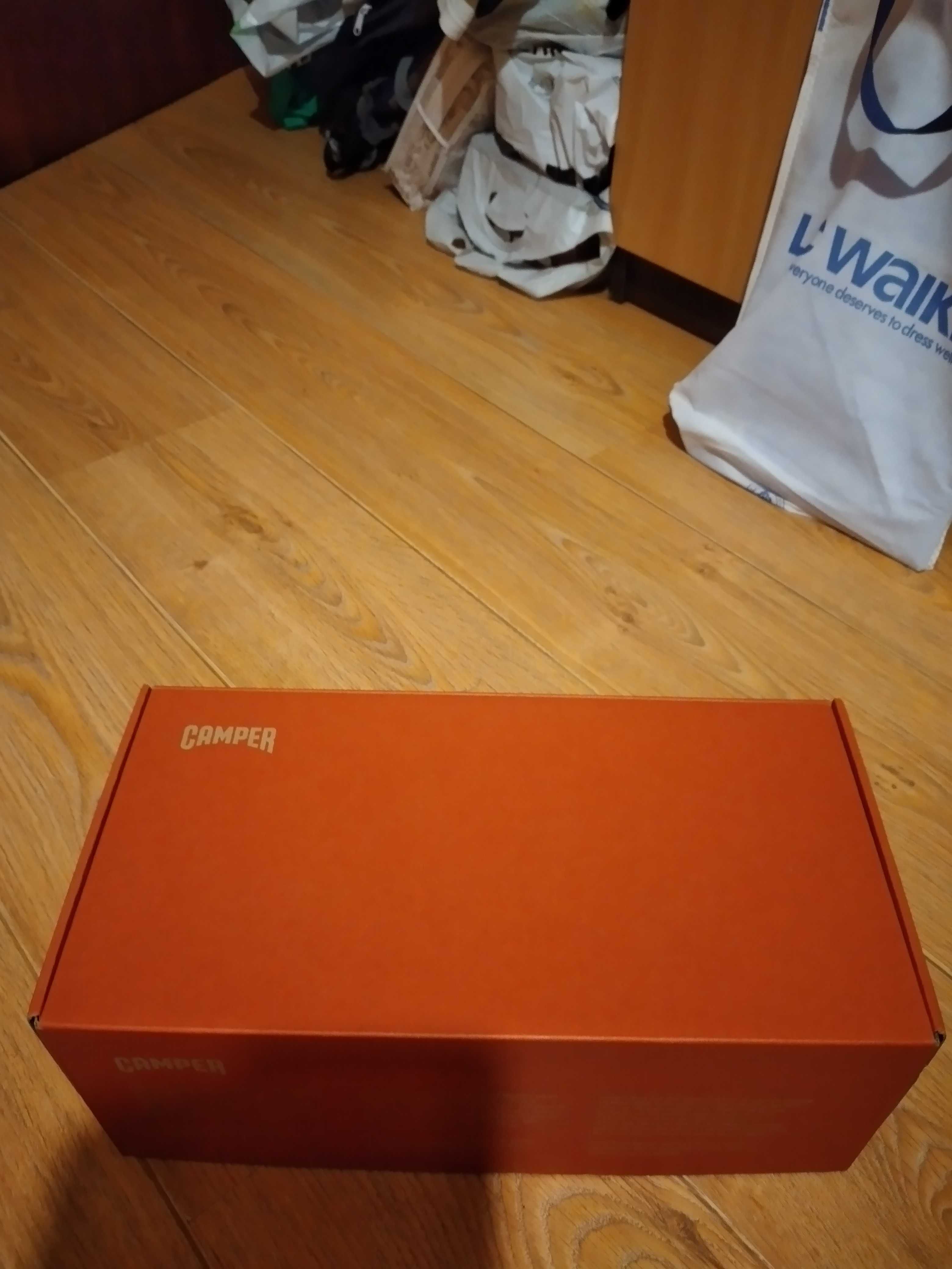 Продавам нови мъжки обувки CAMPER,  плюс подарък