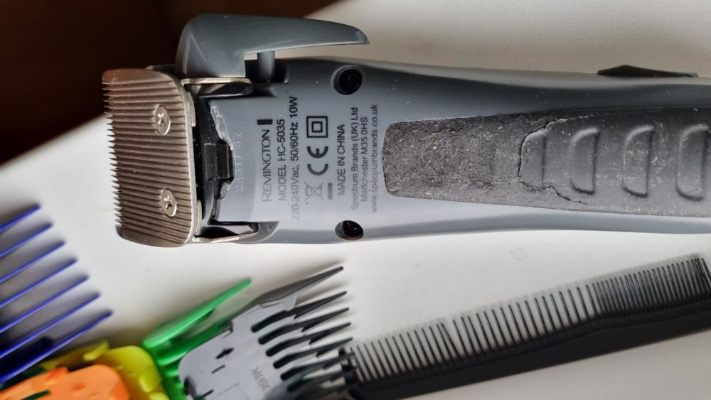 Mașina de tuns Remington -Defecta-