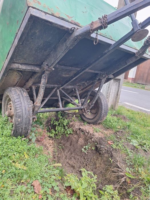 Remorca si căruță după tractor