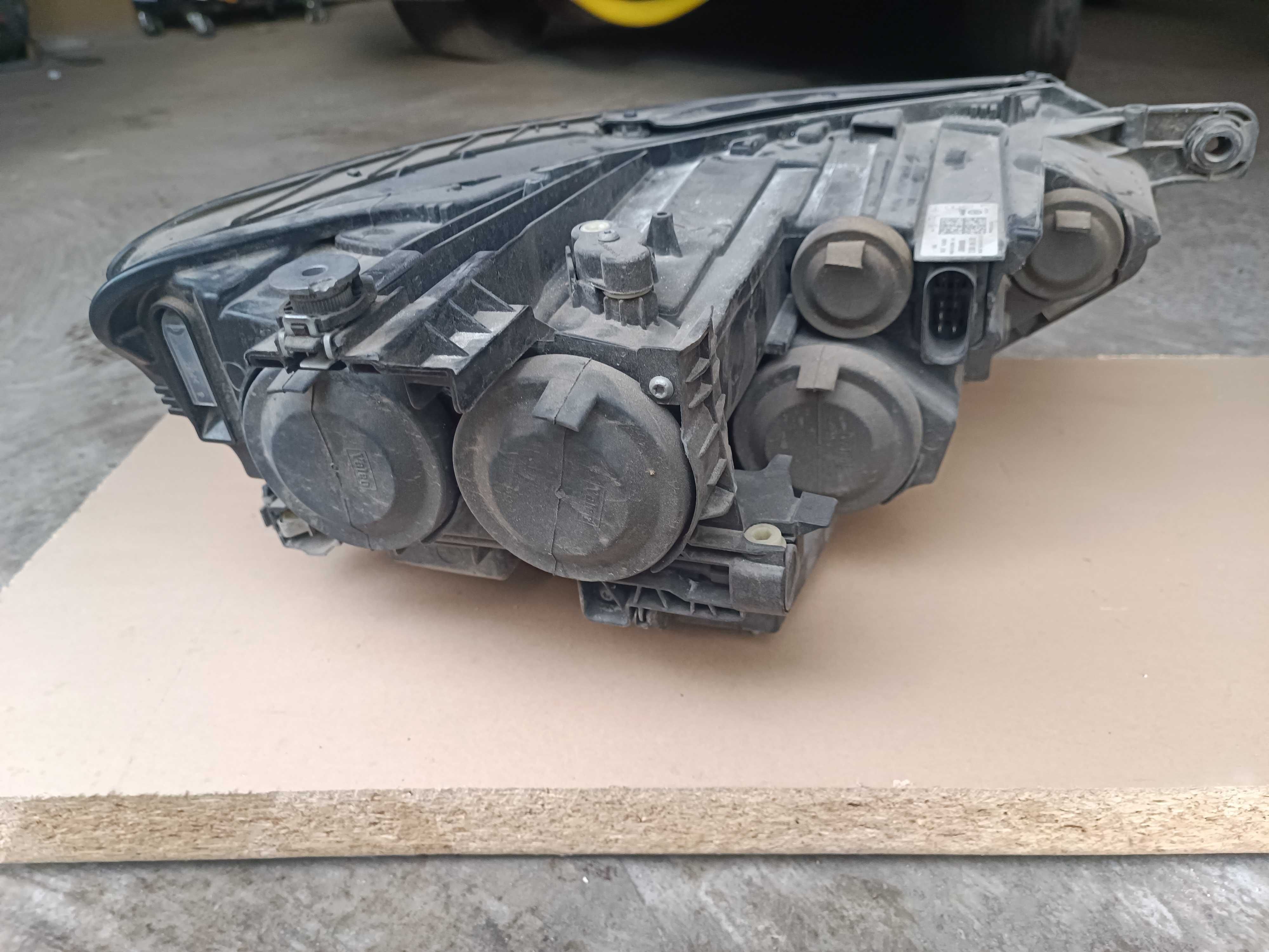ЛЯВ Фар Passat B8 2016