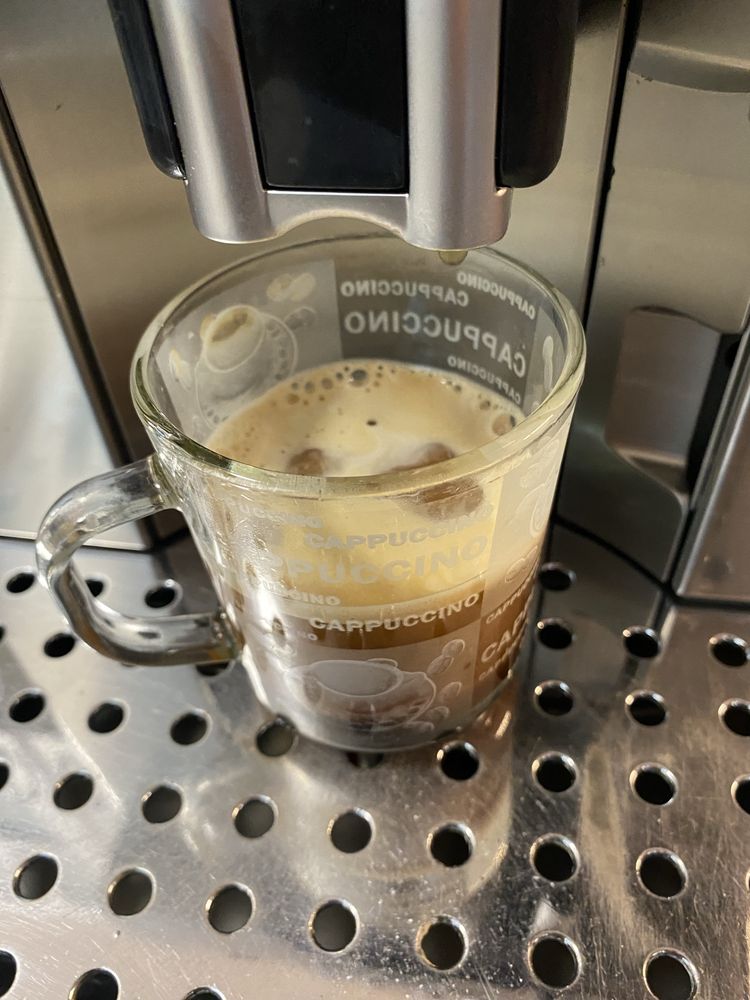 Продавам кафемашина Delonghi PrimaDonna