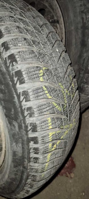 Продавам 4 БР ЗИМНИ ГУМИ Bridgestone