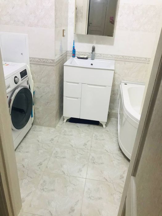 Uy sotiladi 3xonali yevro remont 107m2