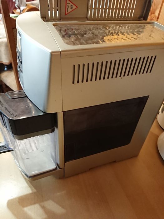 Expresor automat cafea delonghi magnifica