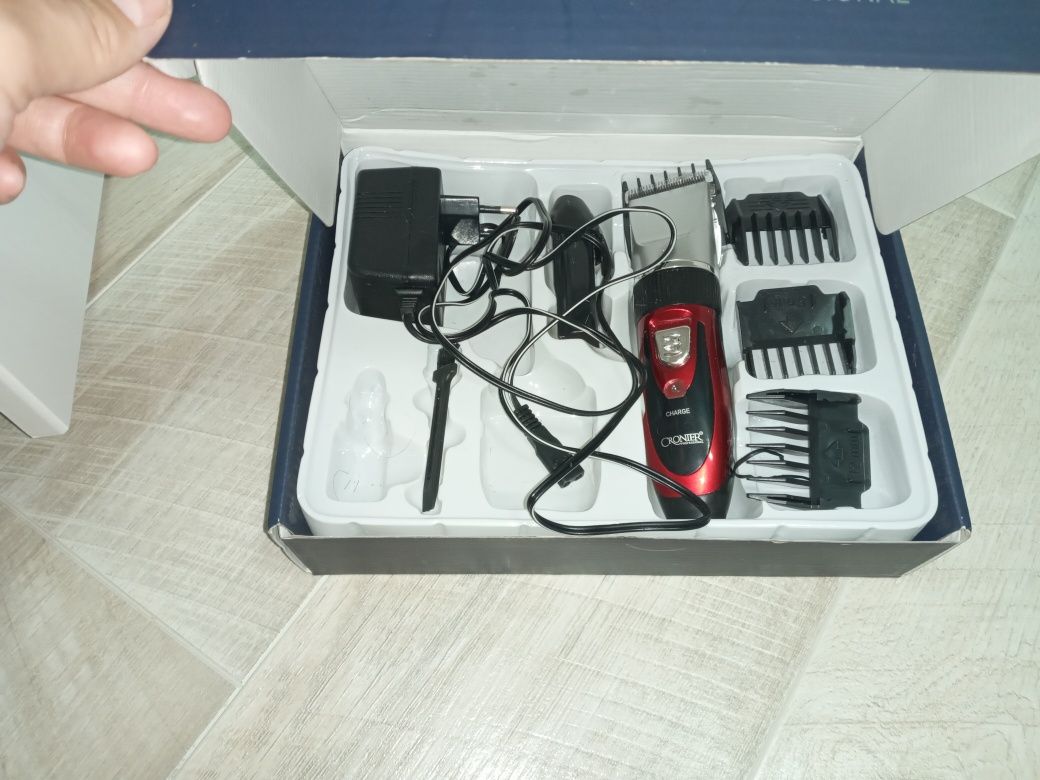 Професиональная машинка для стрижки волос безпроводная