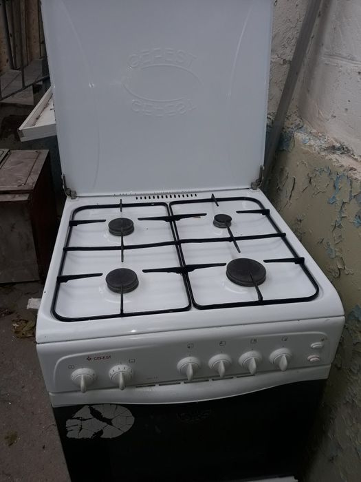 продам  газоваю  плиту