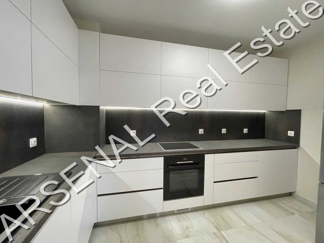 Дава се под наем Тристаен апартамент в София, Банишора - 110 кв.м за 800 € - Снимка #10