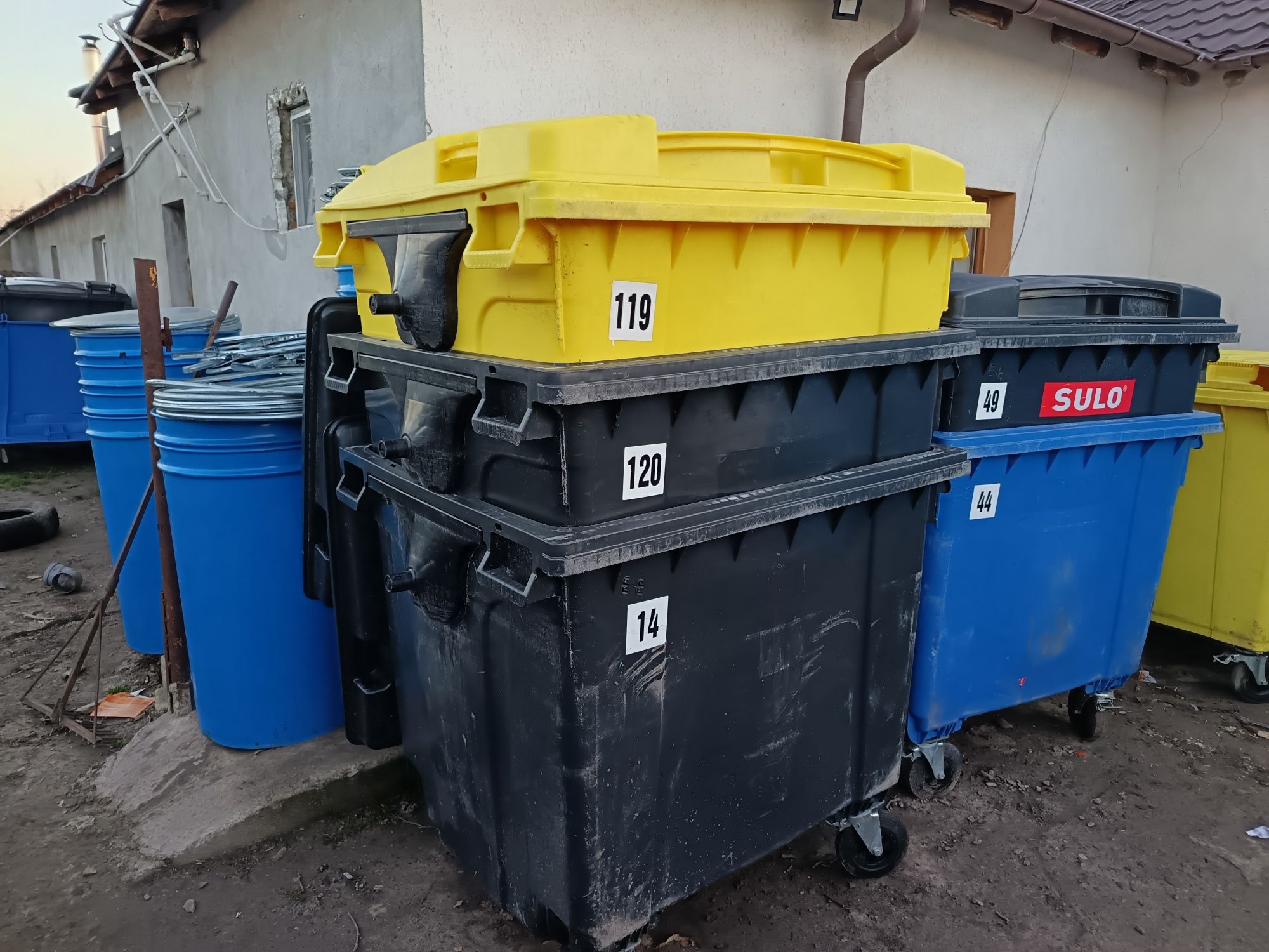 Pubele gunoi - 1100 litri - aproape noi - Tomberon /Ghenă gunoi