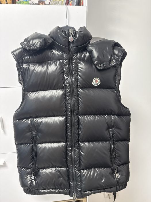 Vesta Moncler.