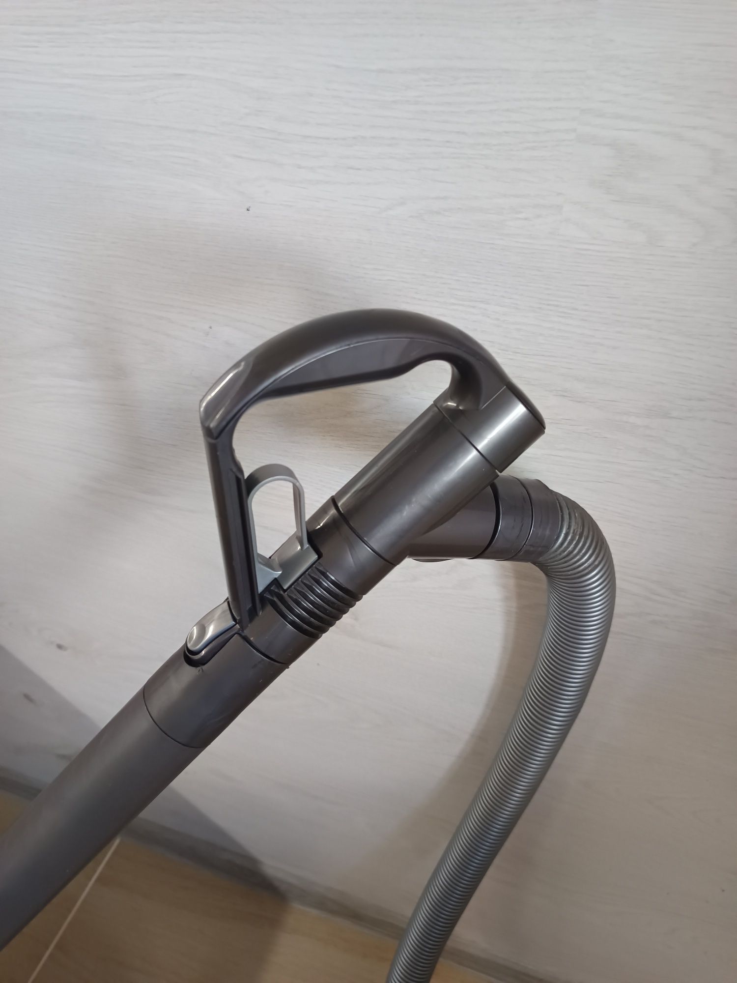 Прахосмукачка Dyson