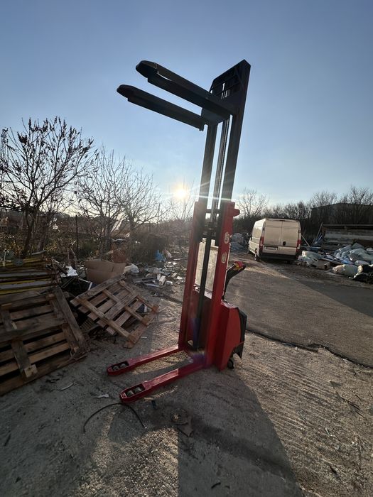 Електирически стакер